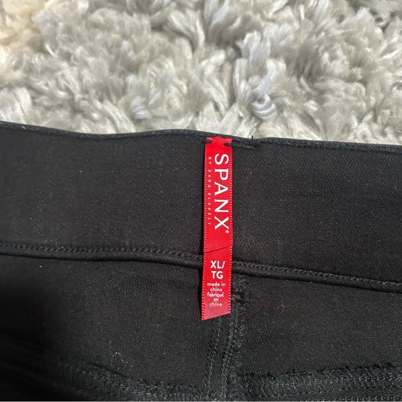 Spanx The Perfect High Rise Cropped Flare Jeans in Black sz XL - Picture 3 of 4